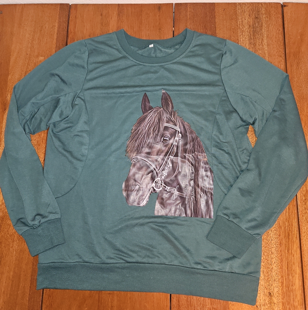 Women's Green Crewneck Horse Graphic Lon Sleeeve Top